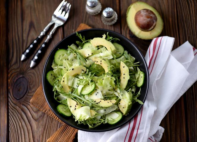 Surówka z zielonego ogórka i awokado: tak pysznej sałatki jeszcze nie jedliście