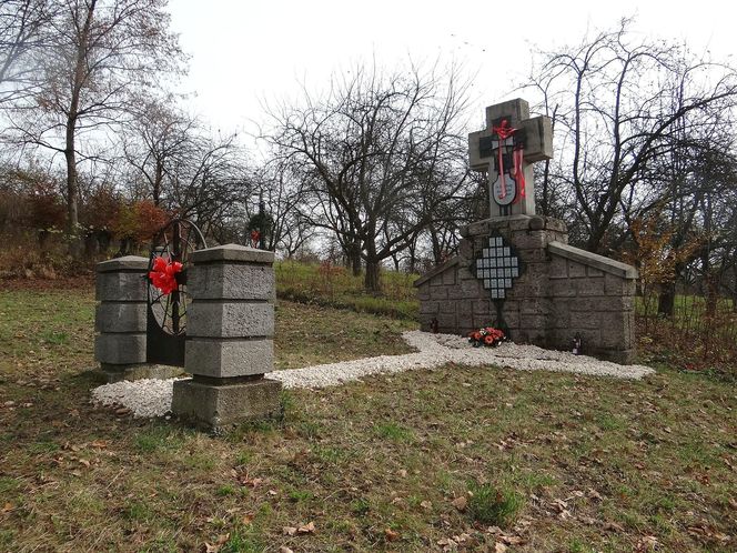 To jedna z najstarszych wsi w Małopolsce. Jest nazywana polskim Lourdes