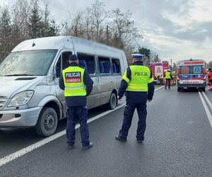 Adamowice. Bus zderzył się z tirem na DK92