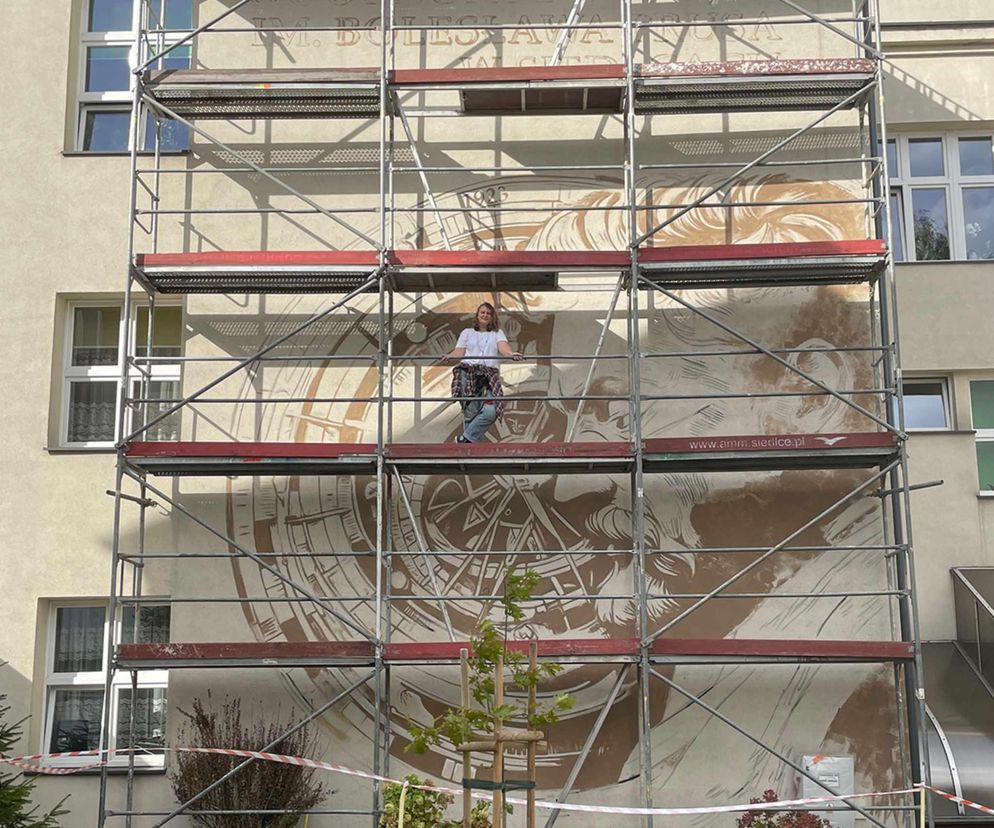 Nowy mural na ścianie budynku I LO im. Bolesława Prusa w Siedlcach