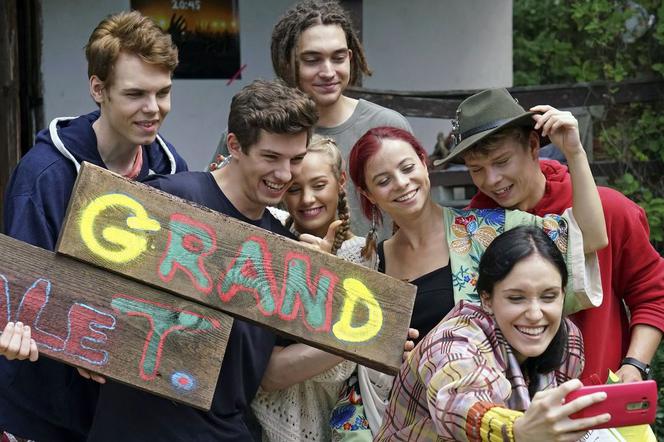 Barwy szczęścia odc. 1968. Oliwka (Wiktoria Gąsiewska), Justin (Jasper Sołtysiewicz)