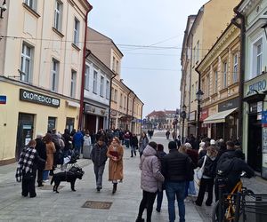 Rzeszowianie tłumnie ruszyli po pączki w Tłusty Czwartek 