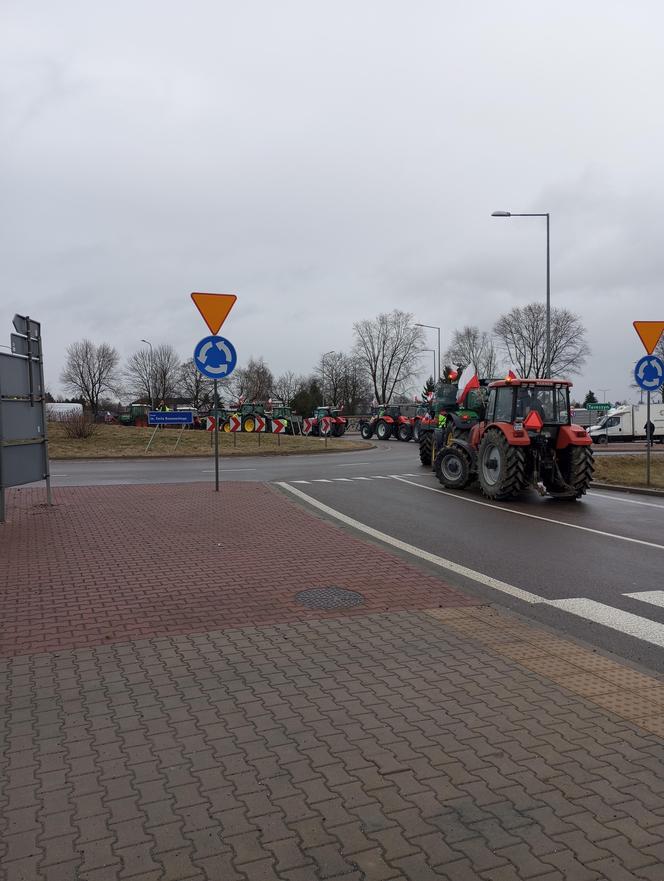 Trwa protest rolników w woj. lubelskim. Blokady są w wielu miejscach w regionie [DUŻO ZDJĘĆ]