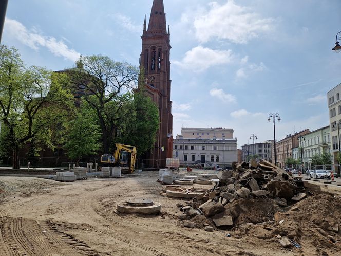 Tak teraz wygląda plac Wolności w Bydgoszczy. Powrót kwiaciarek ponownie opóźniony
