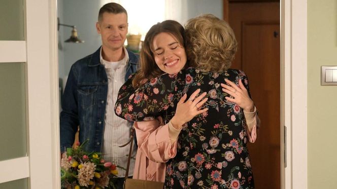 M jak miłość odc. 1881. Franka (Dominika Kachlik), Paweł (Rafał Mroczek), Barbara (Teresa Lipowska)