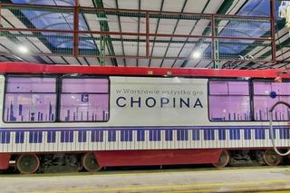 Jedyny taki koncertowy tramwaj w Polsce. W środku pianino i muzycy