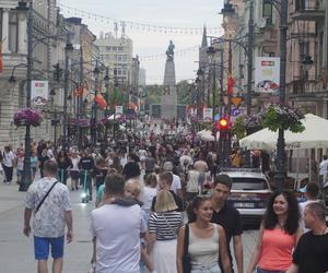 Tłumy na Piotrkowskiej. Zobacz, jak wygląda wizytówka Łodzi podczas urodzin miasta [ZDJĘCIA]