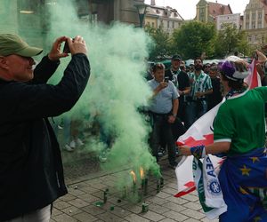 Kibice opanowali Wrocław. Tak wygląda stolica Dolnego Śląska w dniu finału Ligi Konferencji