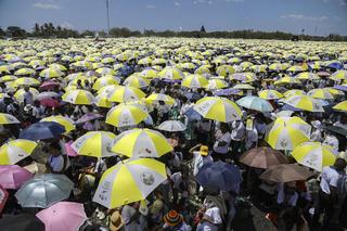 Tak kochają papieża Franciszka. Całe miasto opustoszało, wszyscy idą na mszę. Może być niemal milion osób!