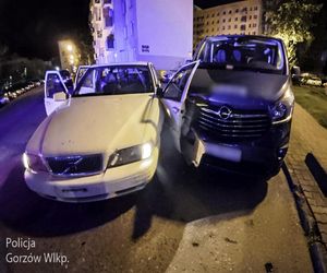 Pod wpływem alkoholu uciekał policji i rozbił kilka aut