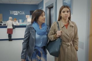 M jak miłość, odcinek 1850. Aneta (Ilona Janyst), Iwona (Hanna Śleszyńska)