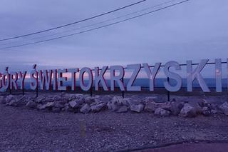 Napis Góry Świętokrzyskie w gminie Górno koło Kielc