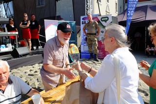 Pan Andrzej został Mistrzem Świata w jedzeniu cebularzy. Nie lubię jeść, więc robię to szybko