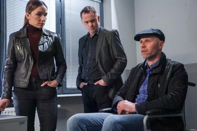 Na Wspólnej, odc. 3461: Iga (Lidia Sadowa), Sławek (Mariusz Słupiński), ochroniarz (Marcin Montana)