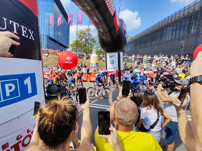 Tour de Pologne w Katowicach. Kolarze bawią się z kibicami