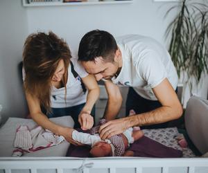 Nawet 10 tys. rodziców bez prawa do urlopu rodzicielskiego. Opóźnienia rządu wykluczają kolejnych