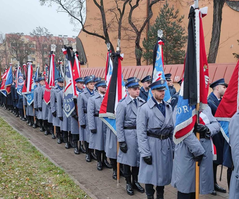  Wrocław. Ostatnie pożegnanie policjantów zastrzelonych na służbie. Wasz tata jest bohaterem