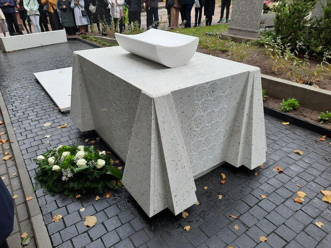 Pomnik Dziecka Utraconego na Starym Cmentarzu w Darłowie