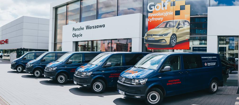 Volkswagen użyczył 30 Transporterów dla strażaków