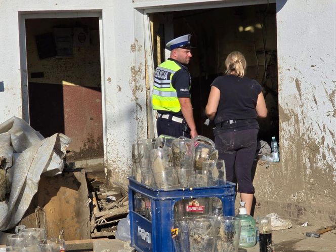 Policjanci z Grudziądza pomagali powodzianom z Kłodzka