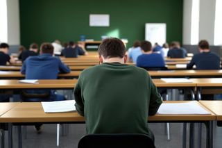 Jakie lektury na maturze z polskiego 2025? Jaki będzie temat? [PRZECIEKI]