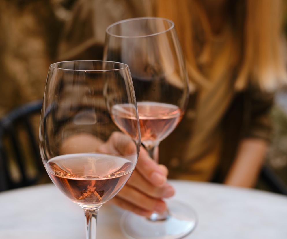 Chcesz ograniczyć picie alkoholu? Eksperci polecają prosty trik