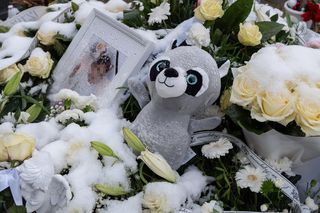 Zuzia weszła do skrzyni łóżka. Dziewczynka nie żyje.