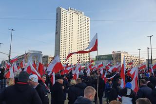Warszawa tuż przed Marszem Niepodległości 2021 - zobaczcie, co się działo na rondzie Dmowskiego [GALERIA]