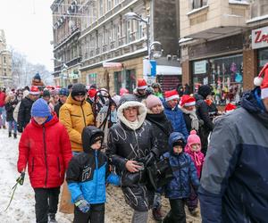 Parada w Mikołajów w Chorzowie na koniec Mikołajowego Festiwalu Czekolady z... owadami