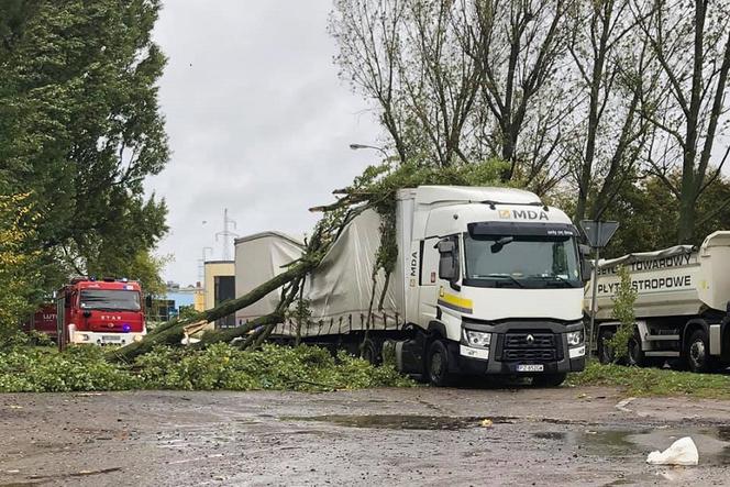 Uszkodzony tir na Staszica