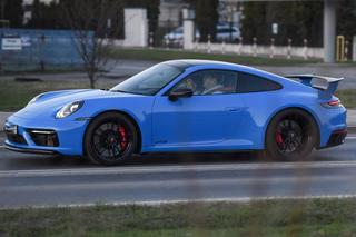 Roksana Węgiel z narzeczonym w  samochodzie