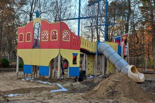 ​Statek dla dzieci w Parku Tysiąclecia w Lesznie odzyska dawny blask. Wymienią stare elementy placu zabaw, dołożą nowe