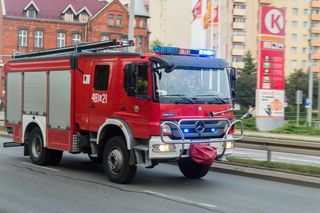 7-latka została w domu pod nieobecność rodziców. Wystraszony przechodzień wezwał straż