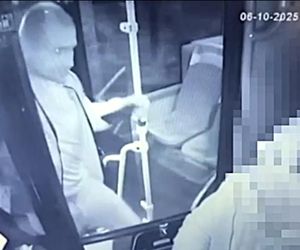 Furiat zaatakował kierowcę autobusu. Wszystko się nagrało, teraz szuka go policja