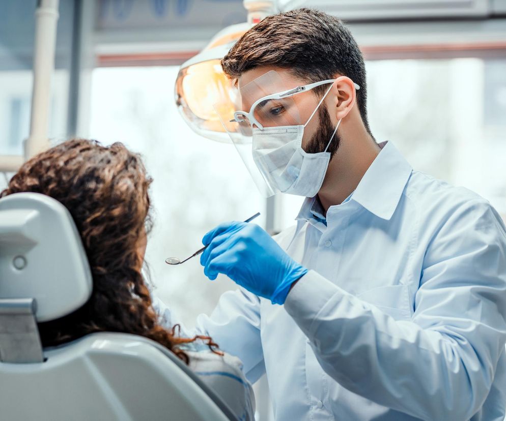 22-latek udawał dentystę, zarobił miliony. „Zęby, które mi zrobił, są świetne” 
