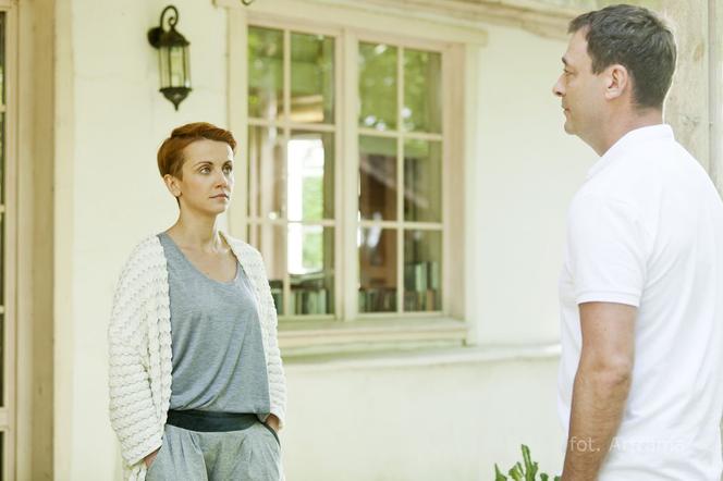Barwy szczęścia odc. 1062. Marta (Katarzyna Zielińska), Artur Chowański (Jacek Rozenek)