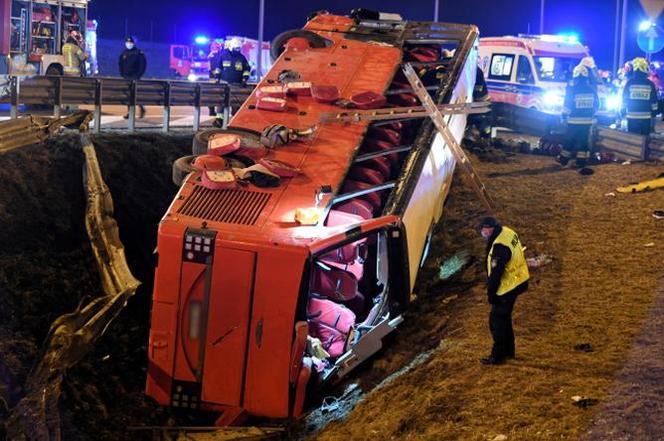   Tragiczny wypadek na A4. Autobus spadł z wiaduktu. Nie żyje 6 osób, 34 są ranne
