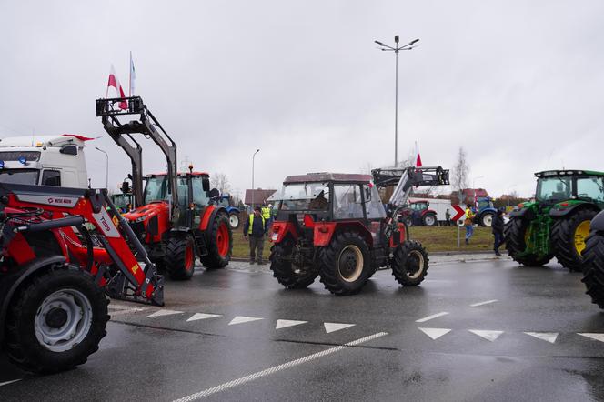 Protest rolników z 20 lutego. Blokada drogi obok Białegostoku