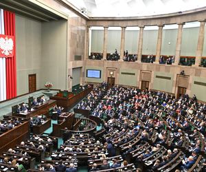 Ile naprawdę zarabiają politycy w Polsce? 