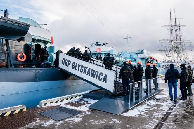 ORP Błyskawica opuściła swoje miejsce przy nabrzeżu w Gdyni