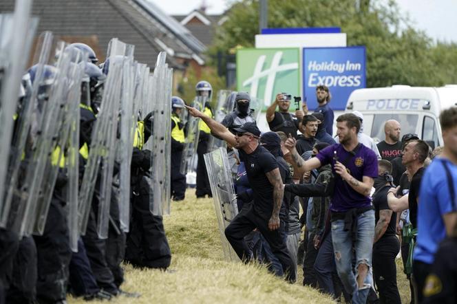 Wielka Brytania uznana za niebezpieczne państwo! Zamieszki na ulicach