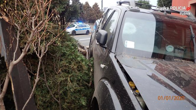 Nissan Navara w ogrodzeniu. Za kierownicą pijany 35-latek