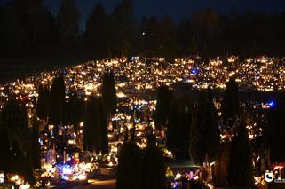 Warmińsko-mazurskie cmentarze rozświetlone tysiącami zniczy [GALERIA]