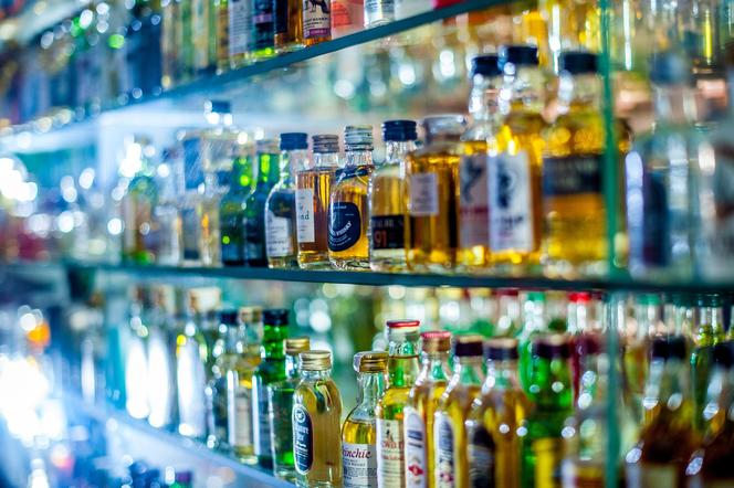 Kolejne miasto Łódzkiego z prohibicją? Radni dyskutują nad wprowadzenia zakazu sprzedaży alkoholu! 
