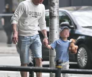 Filip Gurłacz na spacerze z żoną i synem. Nie zwalczył nałogu 