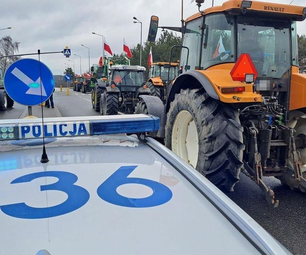 Protest rolników przed przejściem granicznym w Hrebennem. Obywatel Izraela zerwał z ciągnika polską flagę
