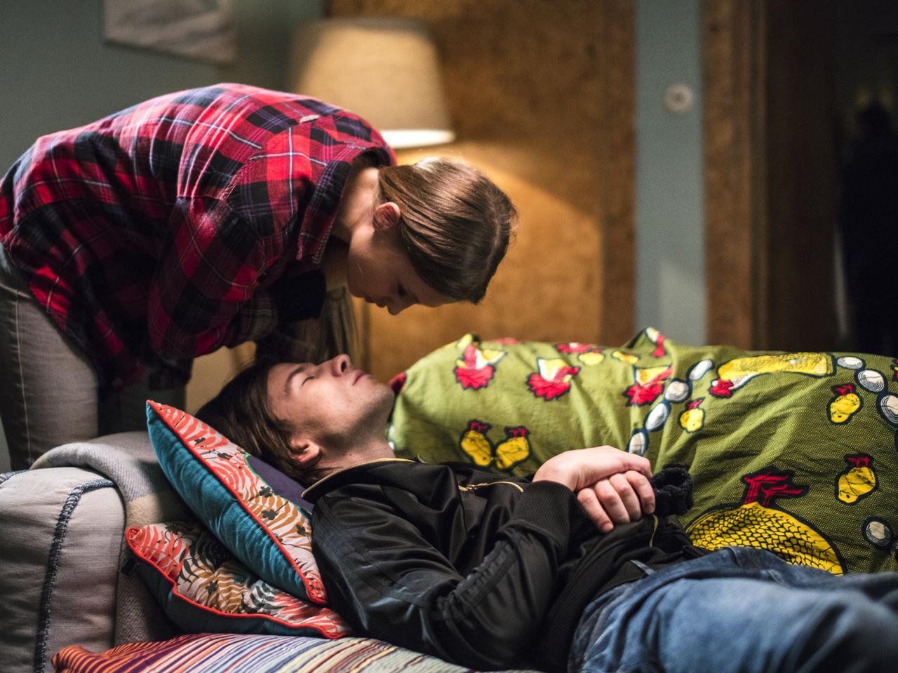 Za marzenia odc. 6. Anka (Anna Karczmarczyk), Bartek (Piotr Nerlewski)