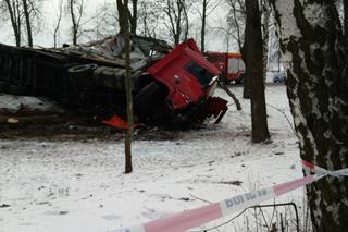 Tragiczny wypadek w Boćkach. Osobówka zderzyła się z ciężarówką [ZDJĘCIA]