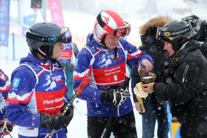 Prezydent Duda założył narty i pomknął w charytatywnych zawodach w narciarstwie alpejskim