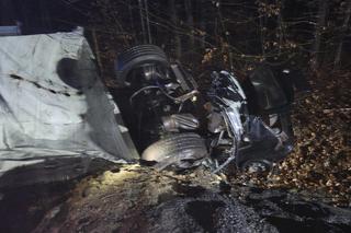 Koszmar na drodze. Nie żyją trzy osoby! Ciężarówka z węglem uderzyła w osobówkę w Boronowie